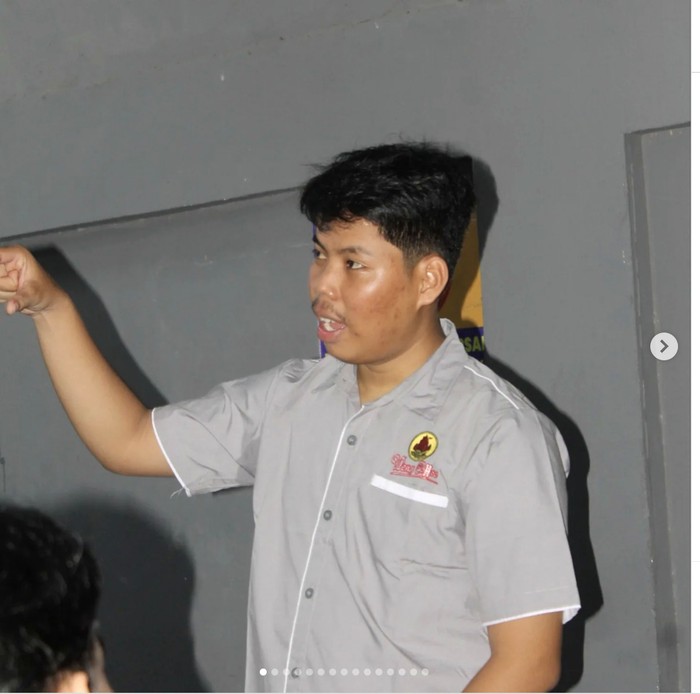 Kegiatan perkenalan dan briefing sebelum training bersama Weng Coffee Singkawang